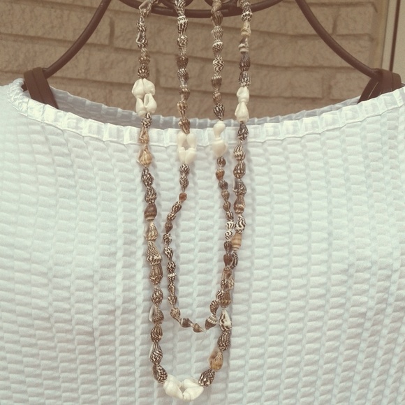 Boho Artisan handmade Shell Necklace. - Picture 6 of 7